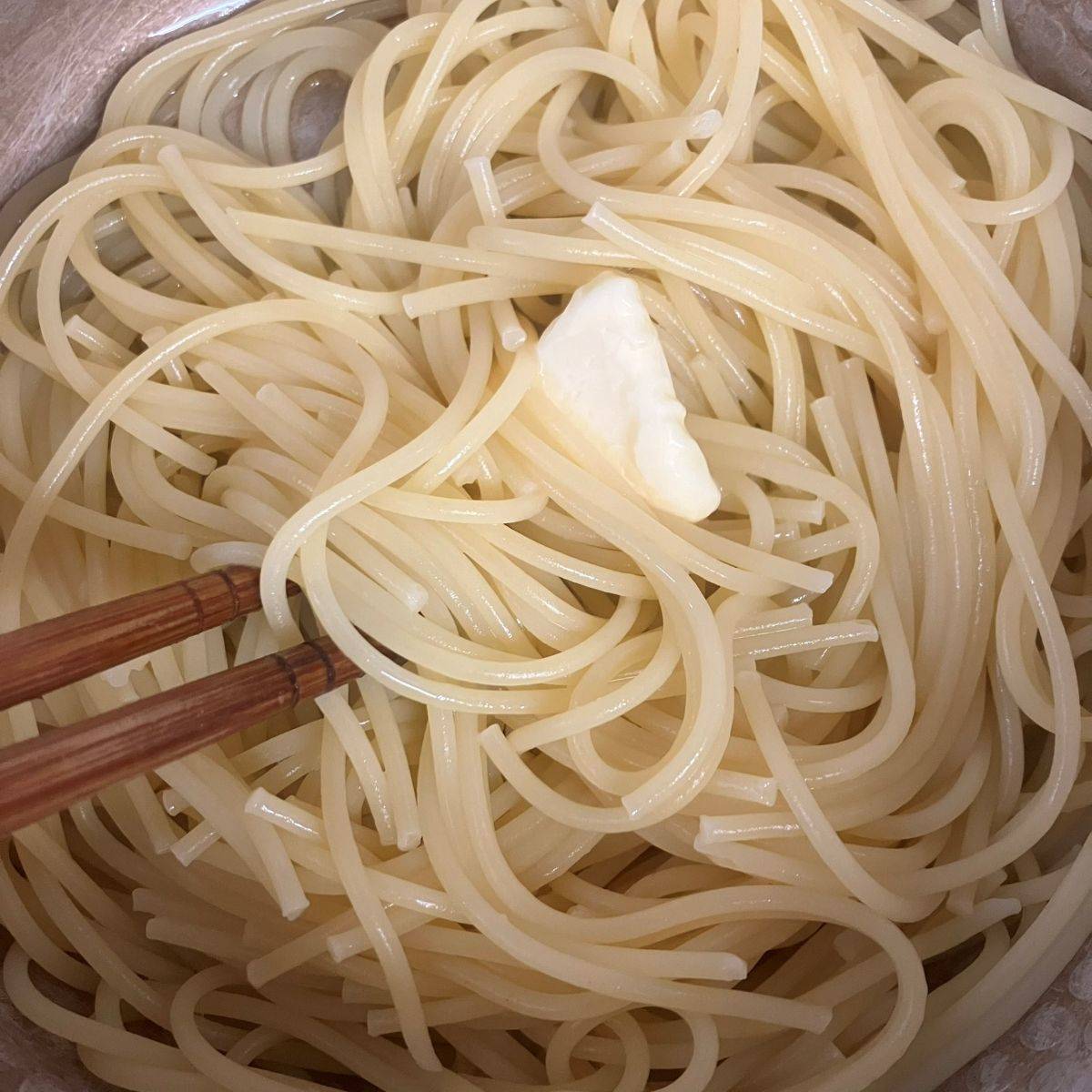 ニッスイ公式の「おさかなのソーセージのトマトソースパスタ」のレシピ