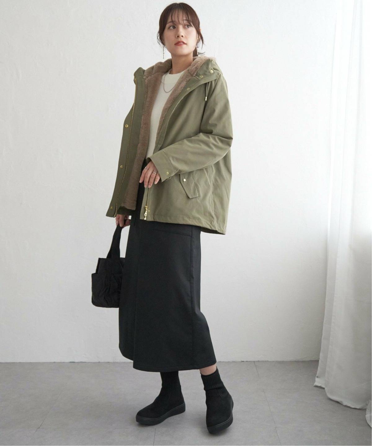 春の寒い日 コーデ マウンテンパーカー スカート