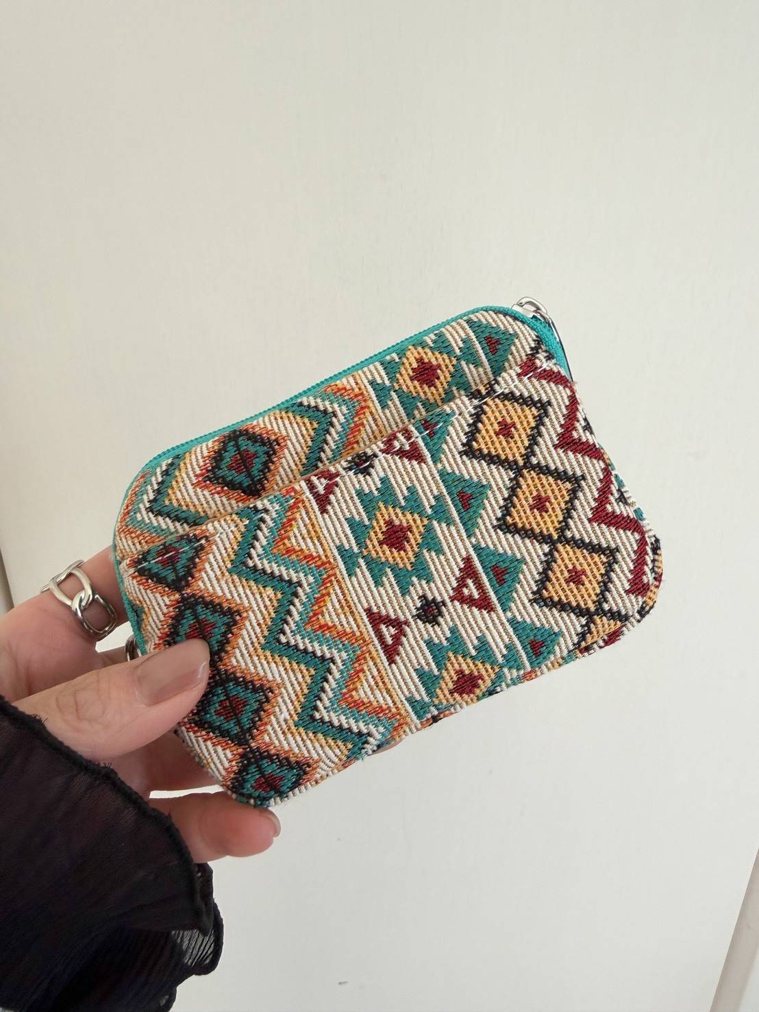 バーニーズニューヨーク　チョコレート入りポーチ　幾何学