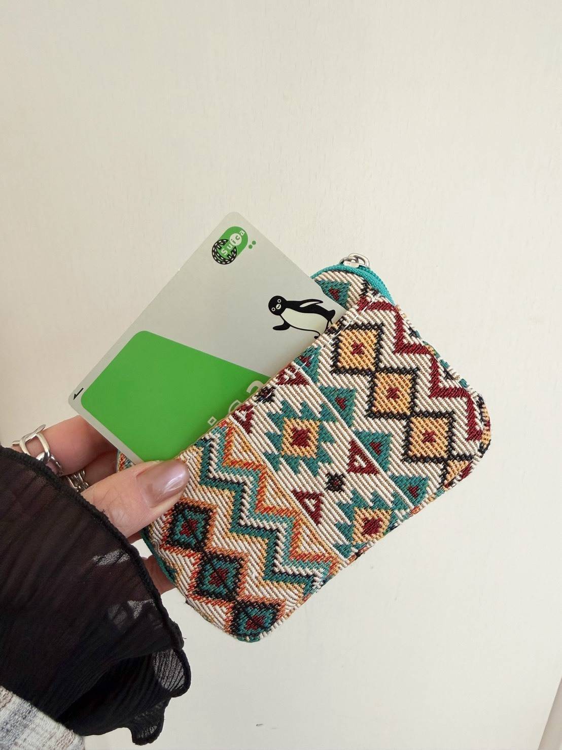 バーニーズニューヨーク　チョコレート入りポーチ　幾何学