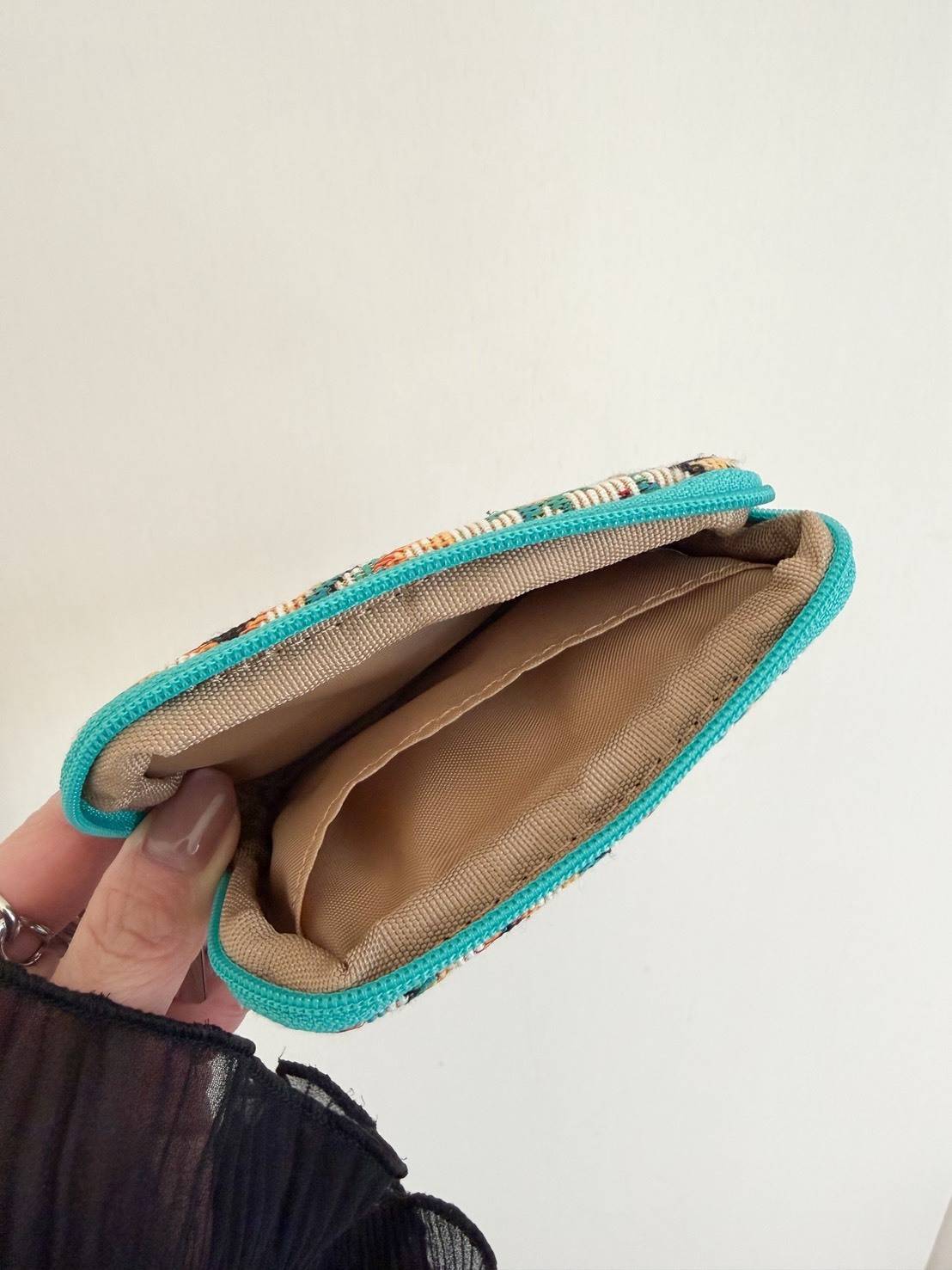 バーニーズニューヨーク　チョコレート入りポーチ　幾何学