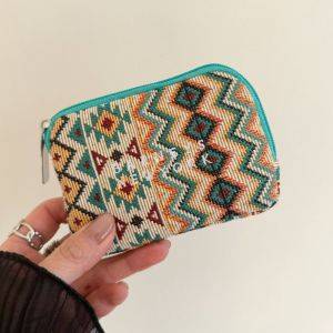 お世話になった人へのギフトにぴったり♡高見えするチョコ入りポーチ