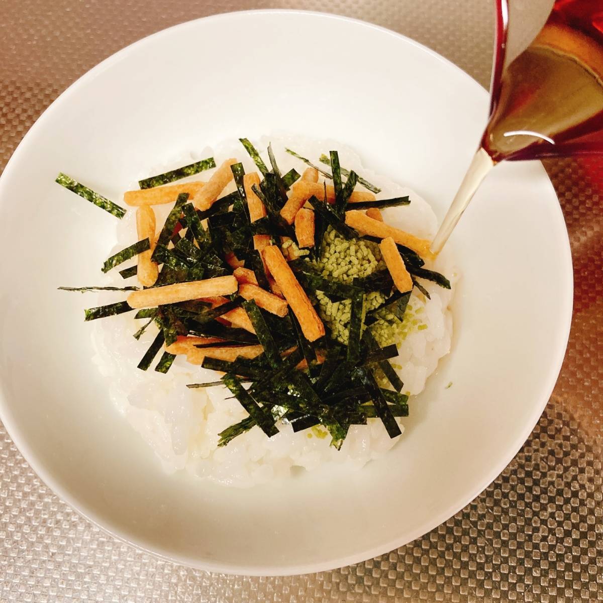 永谷園公式の「豆腐とオクラ、たくあんのお茶づけ 〜めざまし茶づけ〜」のレシピ