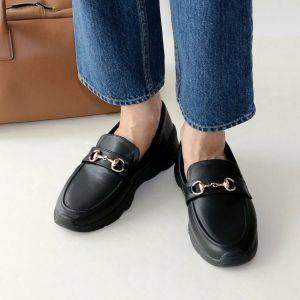 【2026年3月】大人のためのローファースニーカー3選「一日歩いても疲れにくい」「足が痛くない」