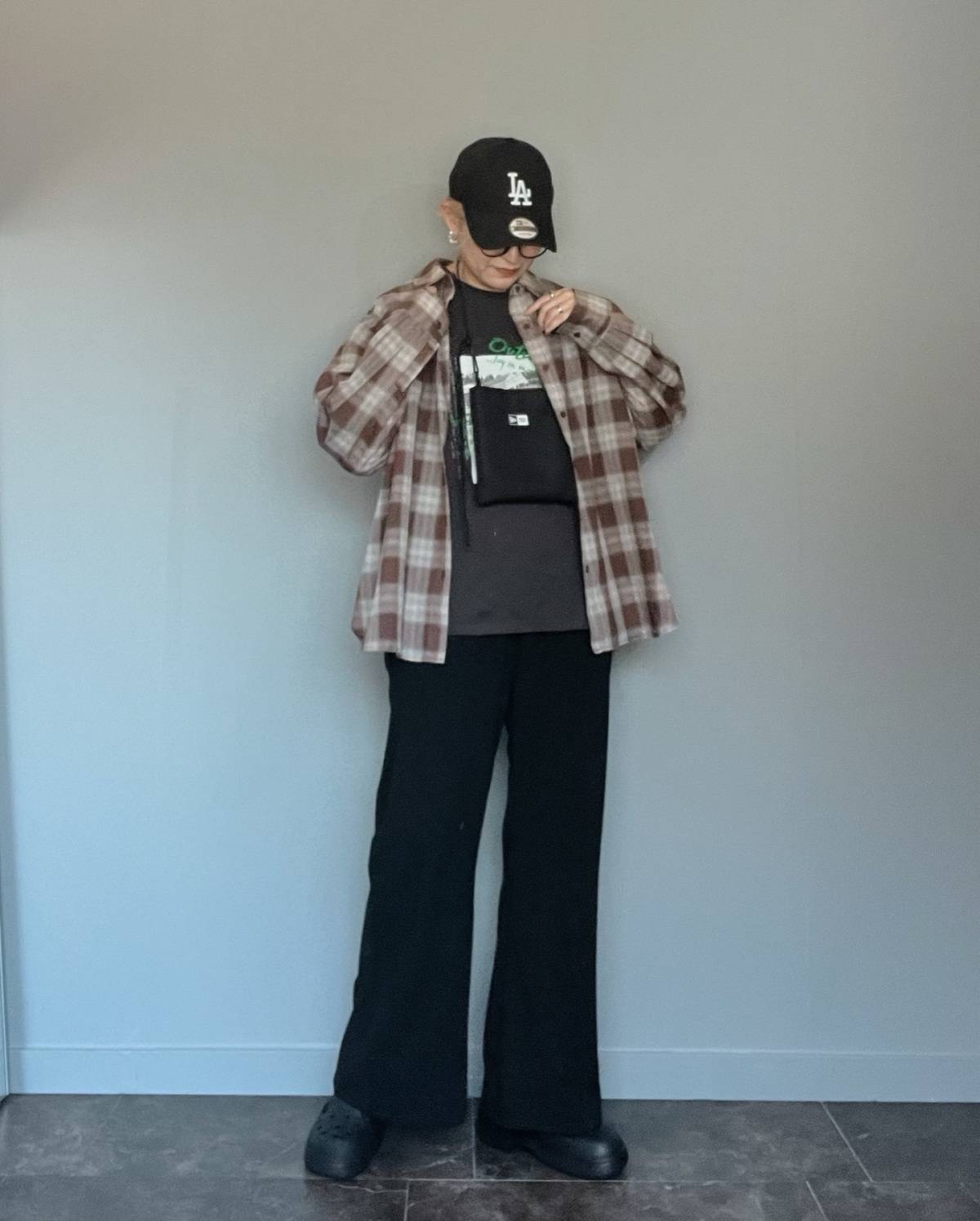 チェック柄シャツを羽織る♡