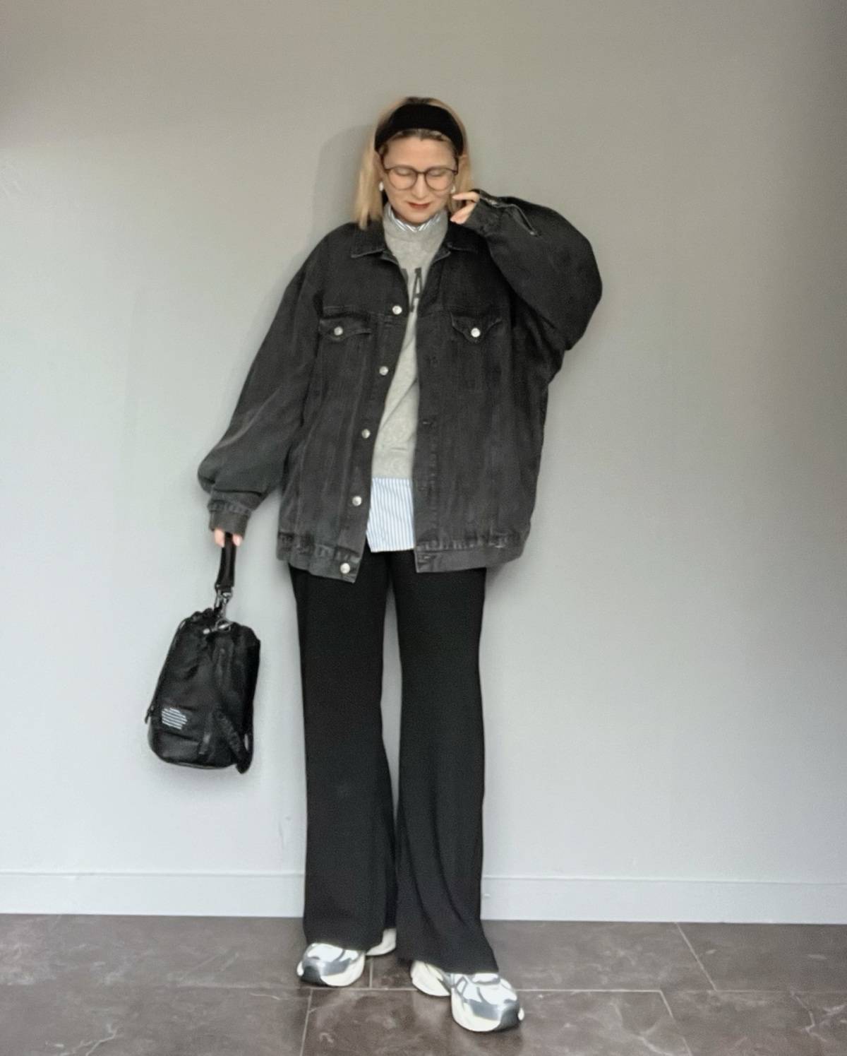 オーバーサイズのデニムジャケットを羽織る！