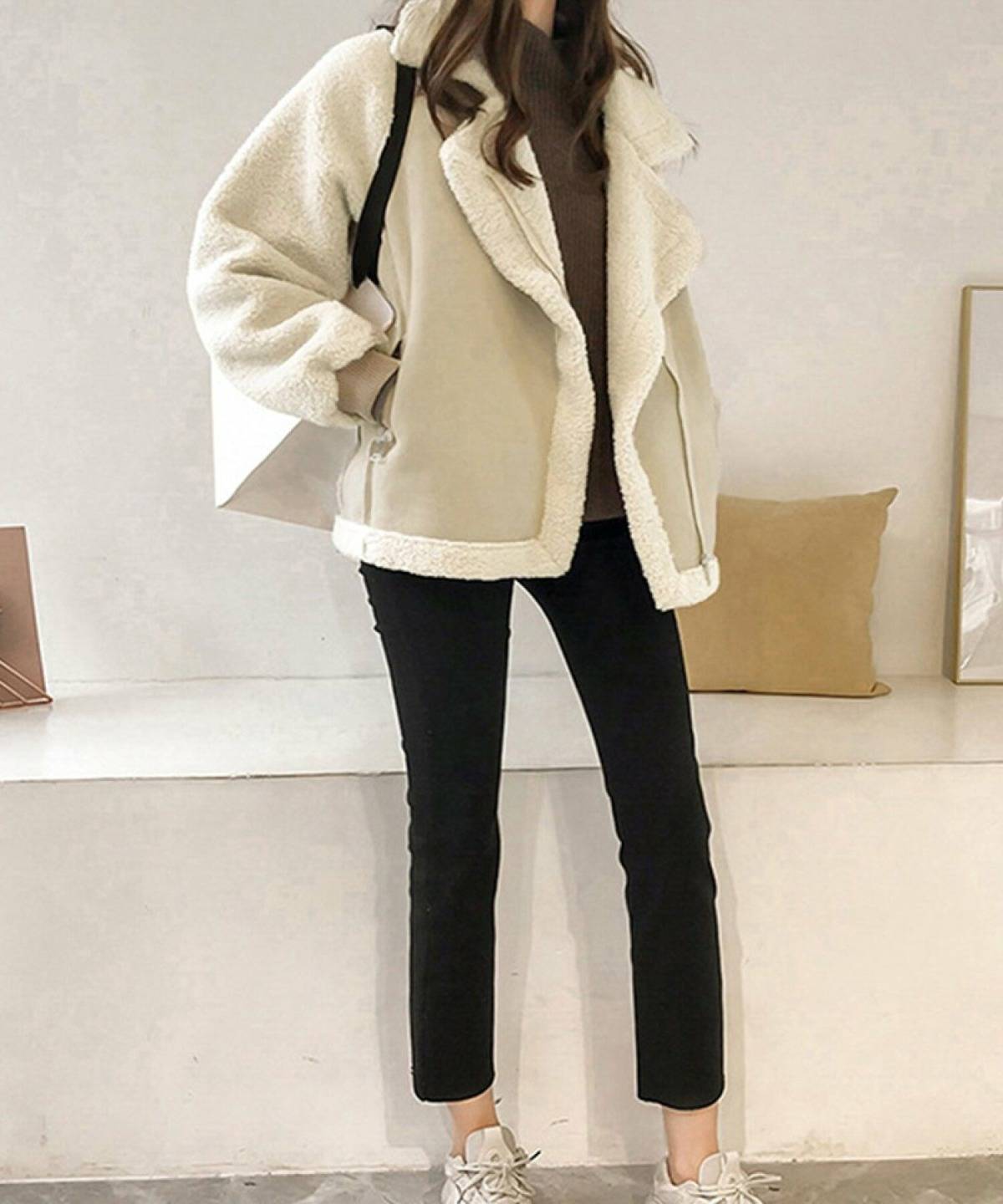 冬の黒スキニーパンツコーデ ボアジャケット