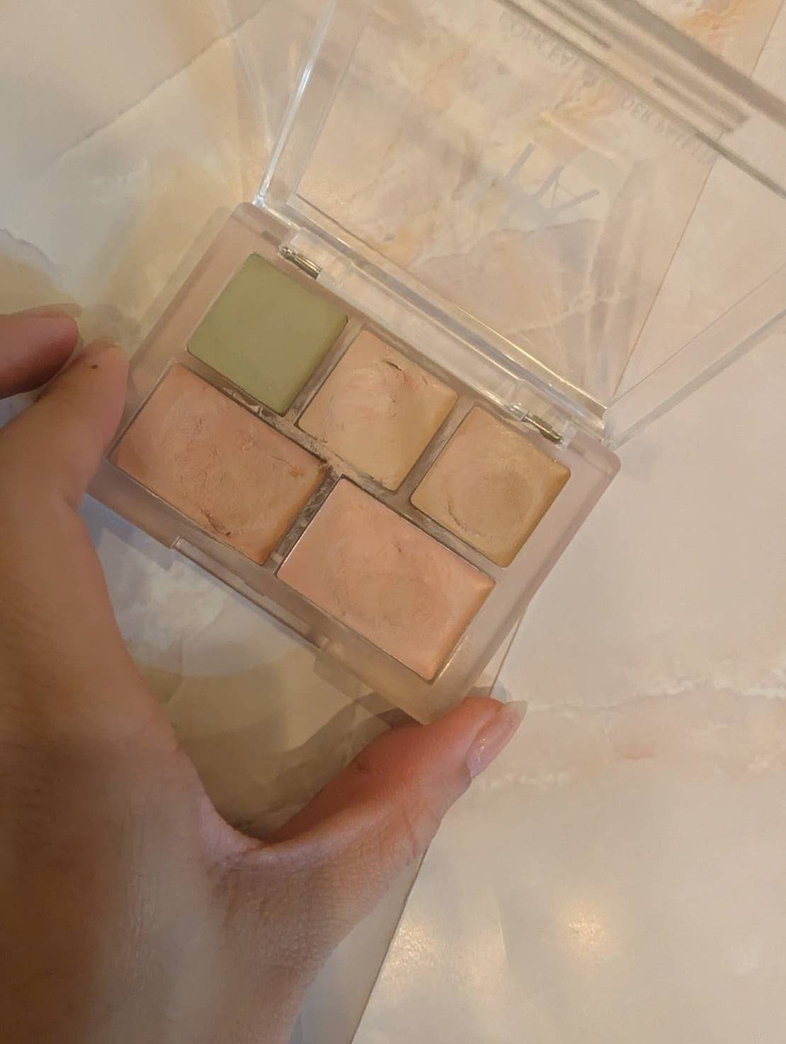 LUNA　コンシールブレンダーパレット