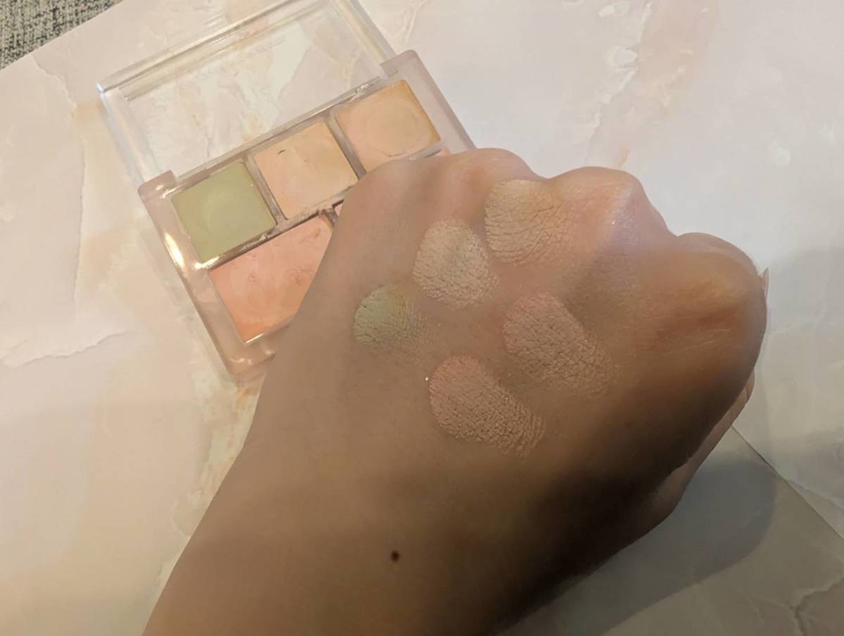 LUNA　コンシールブレンダーパレットを手に塗ったところ