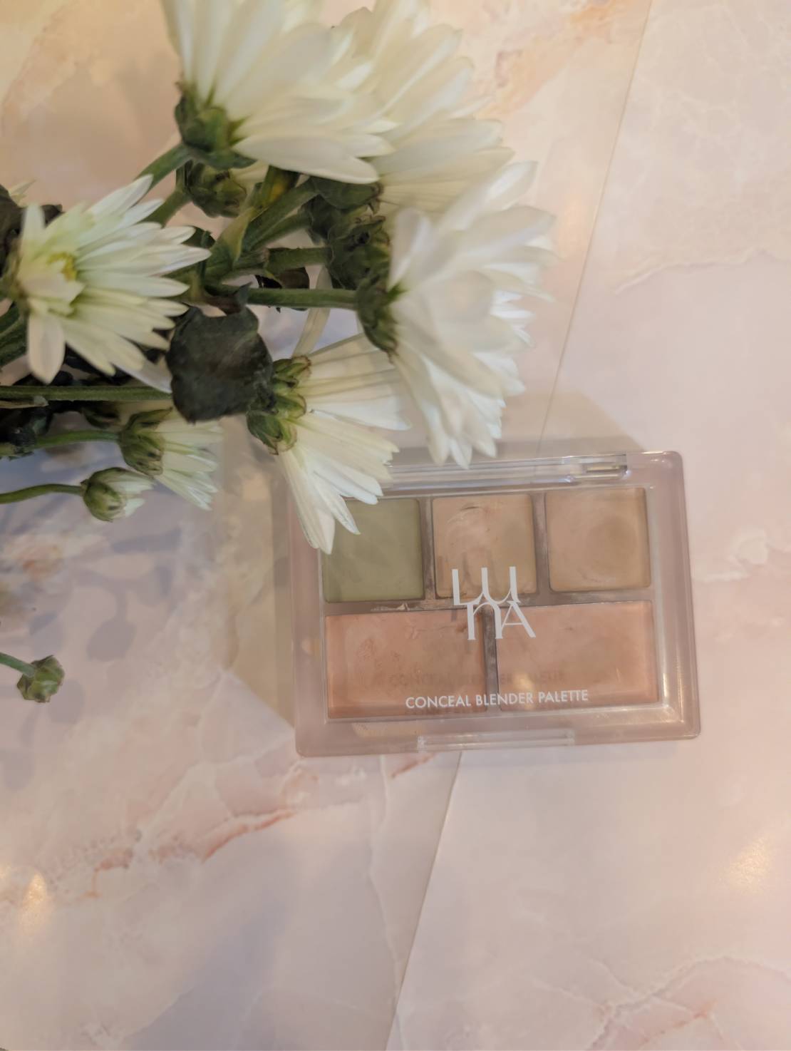 LUNA　コンシールブレンダーパレット