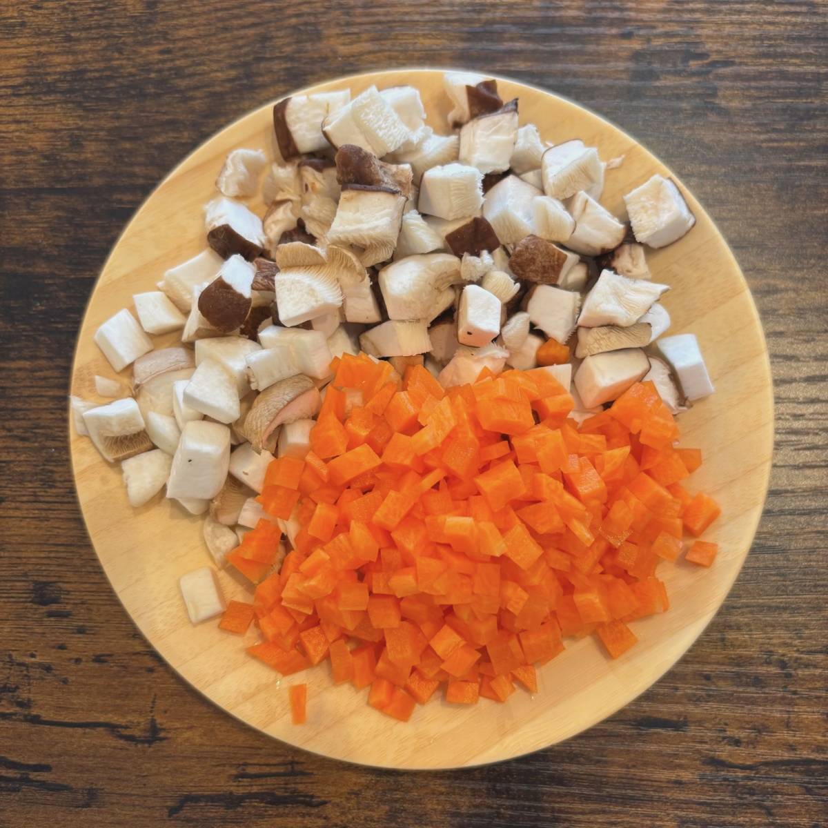 JAグループ公式の「キノコとにんじん入り肉味噌」のレシピ