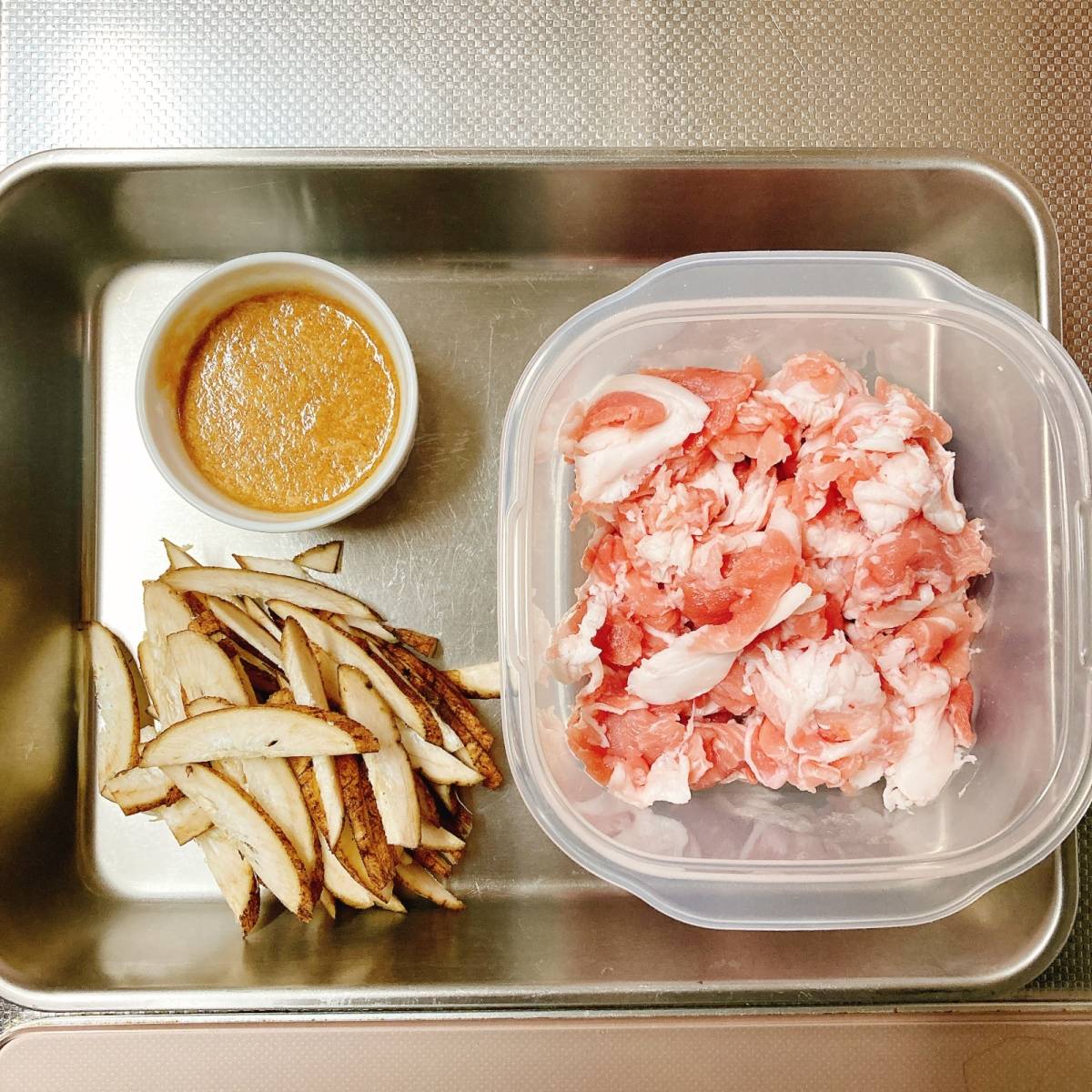 JAグループ公式の「ゴボウと房総ポークのラッカセイ和え」のレシピ