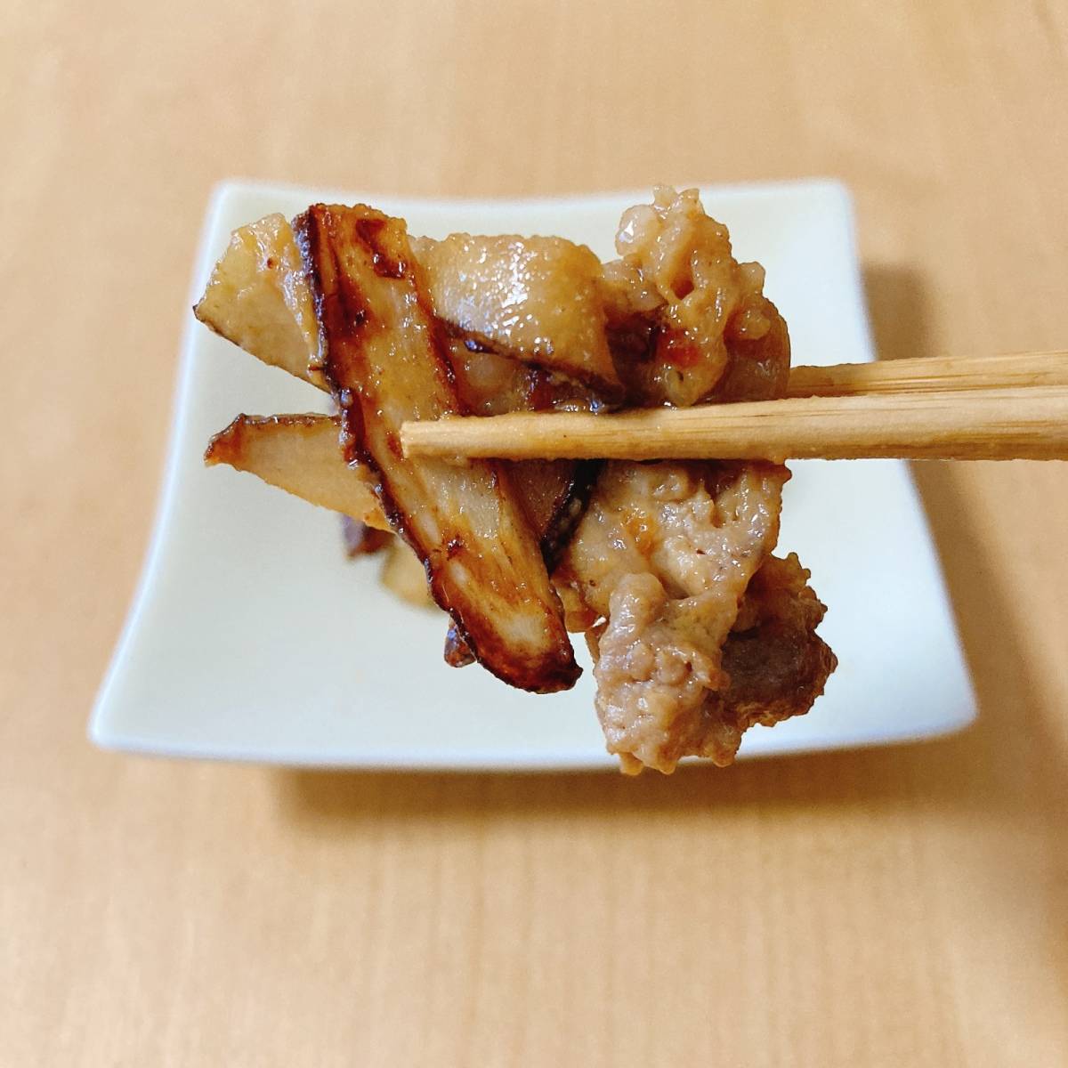 JAグループ公式の「ゴボウと房総ポークのラッカセイ和え」のレシピ