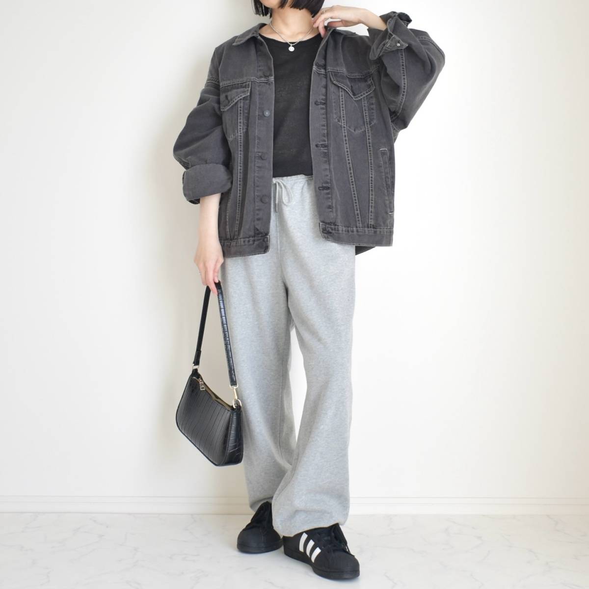 グレーのワントーンコーデ