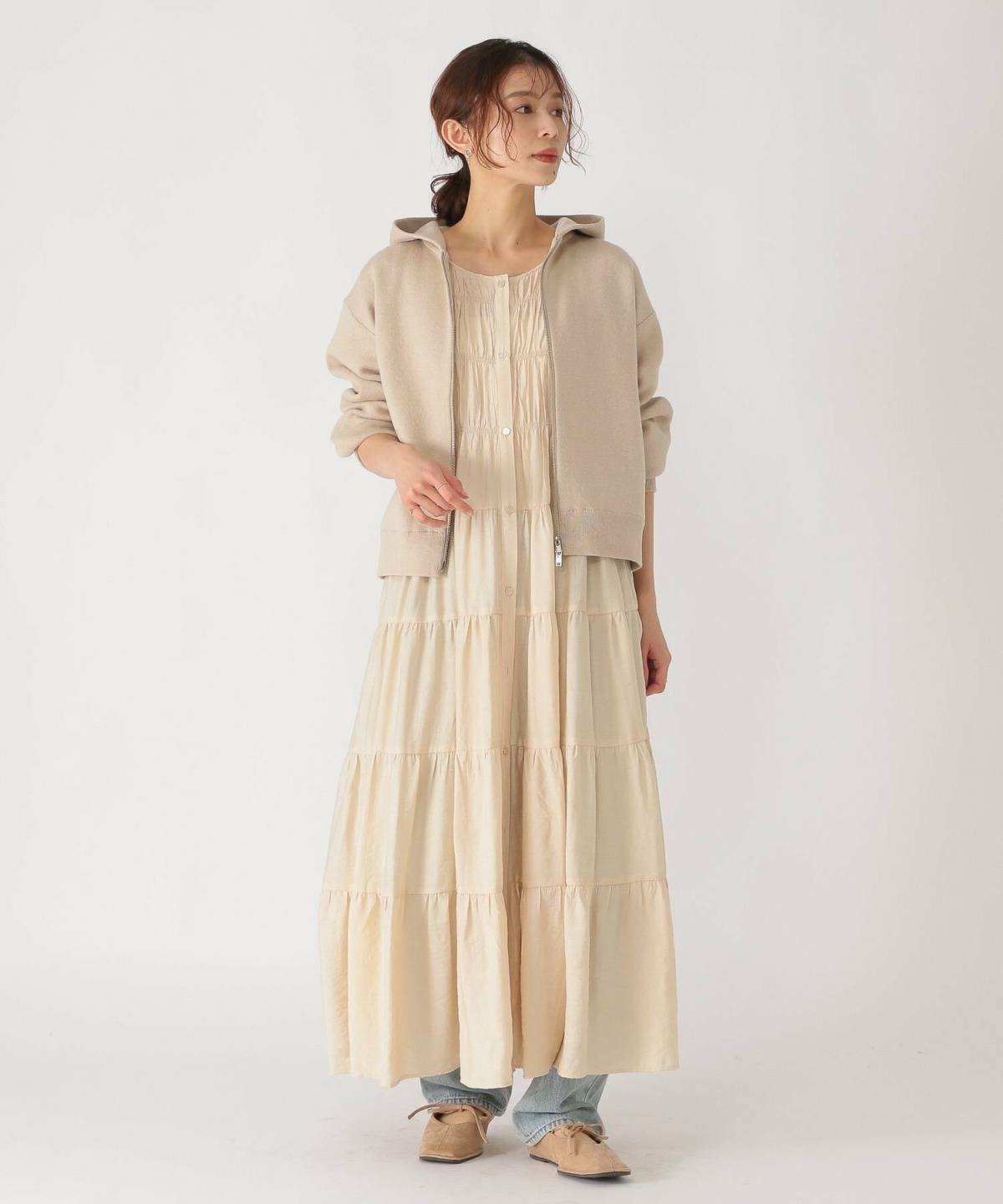 40代のパーカーコーデ ティアードワンピース