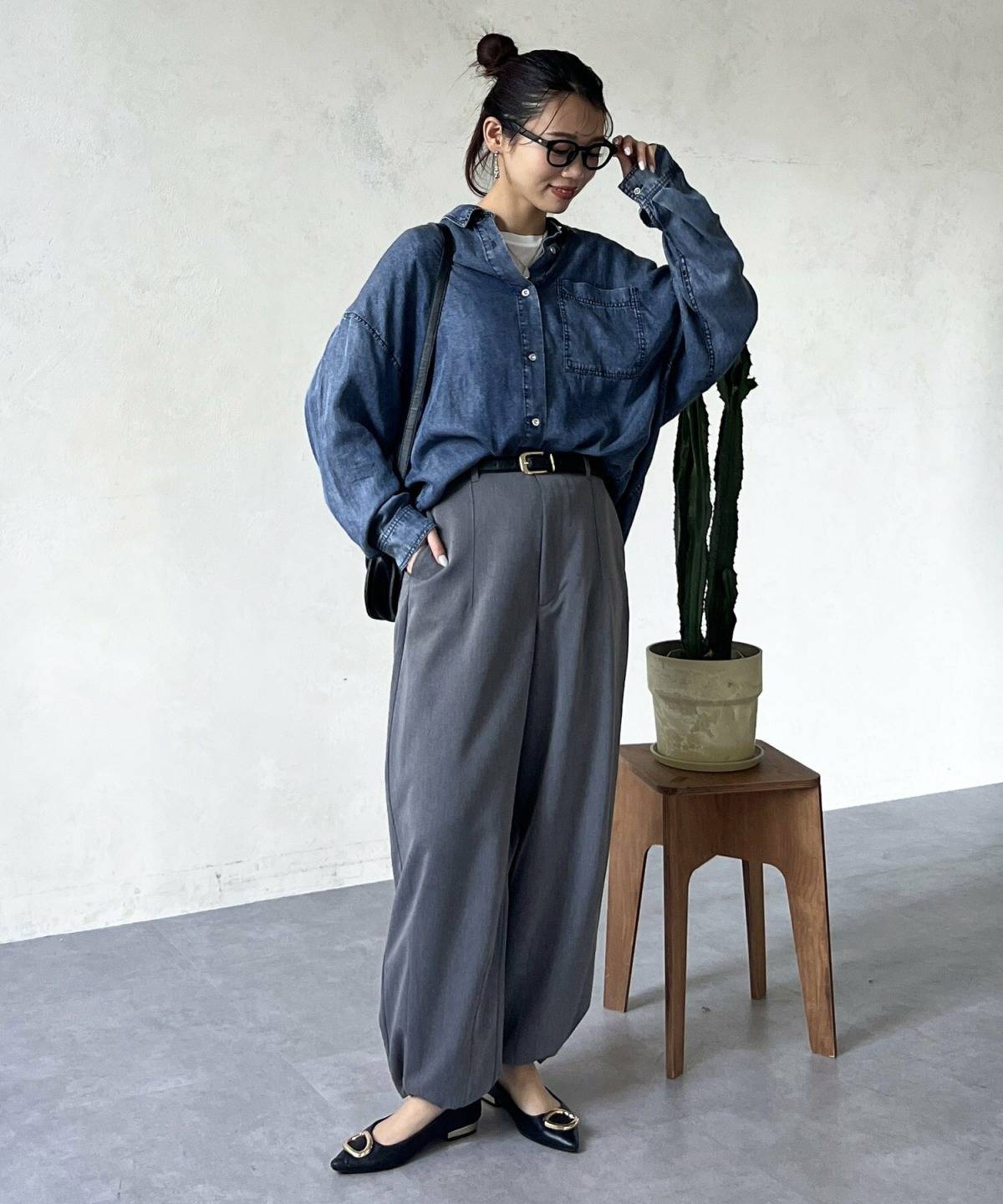 デニムシャツ レディースコーデ ワイドパンツ