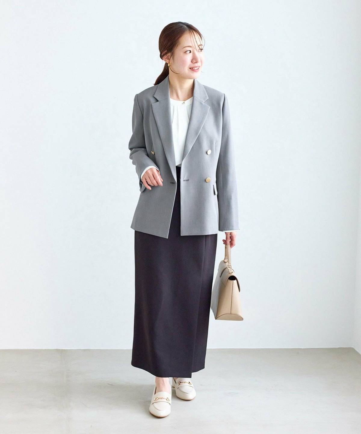 レディースのテーラードジャケットコーデ タイトスカート