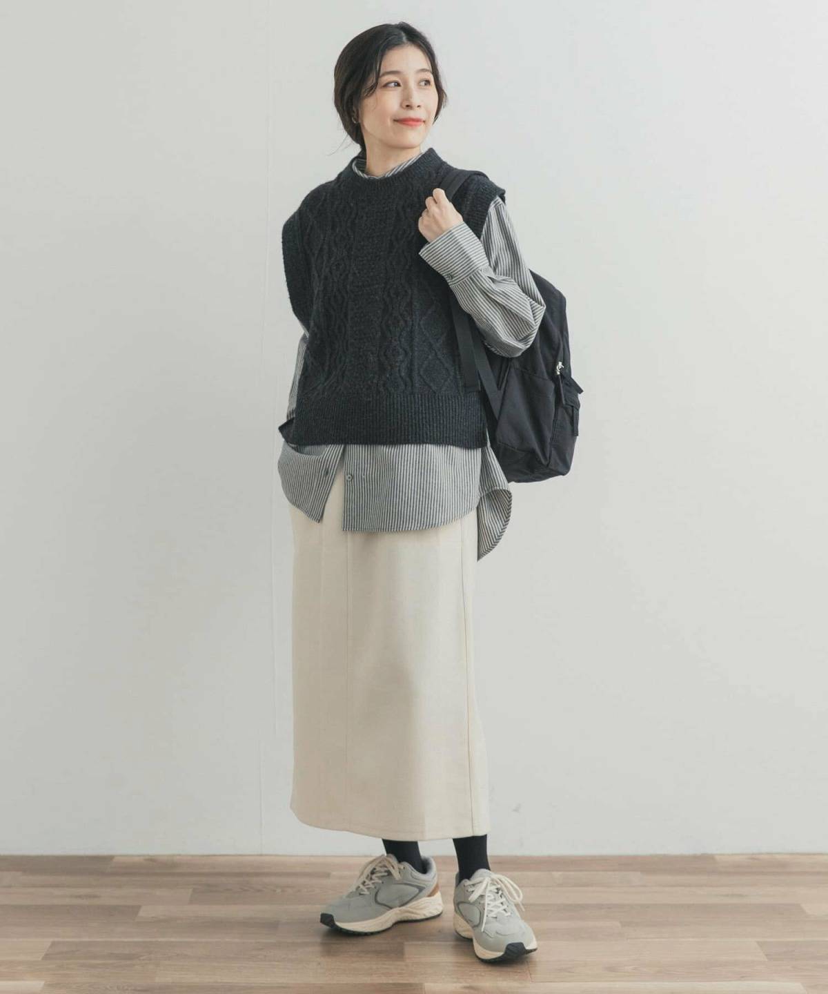 白スカート冬コーデ シャツ ベスト