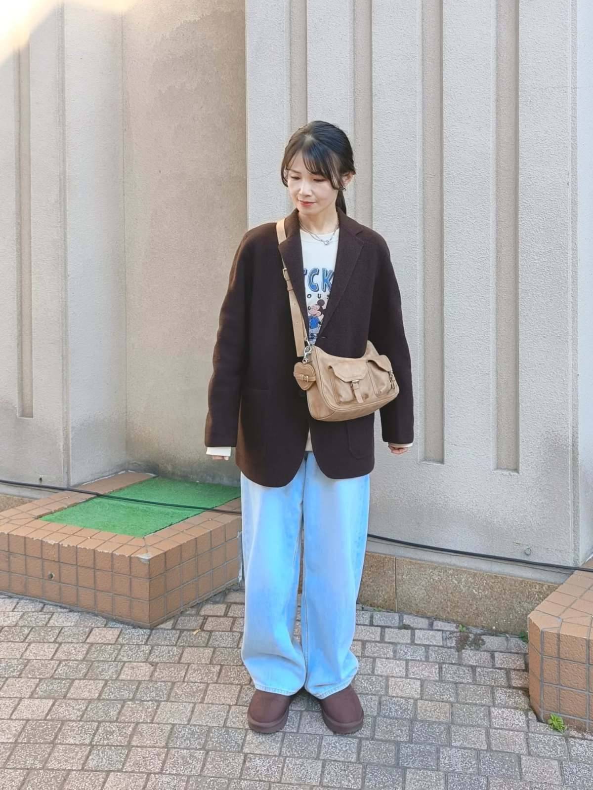 プリントトップス×ジャケットのMIXコーデ