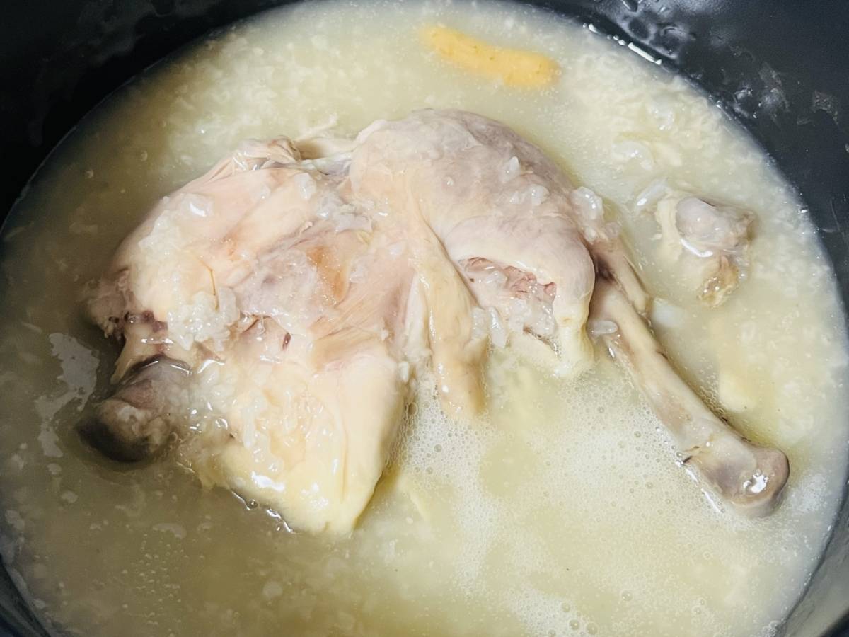 大きい骨付きのもも肉入りだよ♪