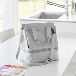 お弁当がカバンの中で傾く問題→斬新！《山崎実業》のバッグで解決！通勤通学のストレスが減るかも【2026年2月新作】