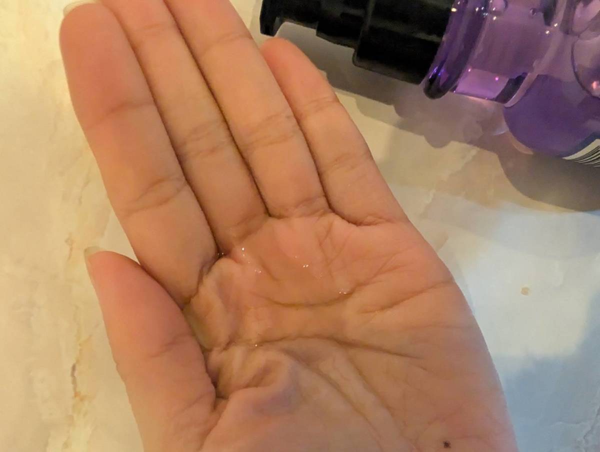 riasu deep moisture CICA hairoilを手にとったところ