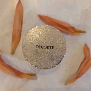 お気に入りコスメに決定！ラメ×ピンクで毛穴を目立たなくするパウダー