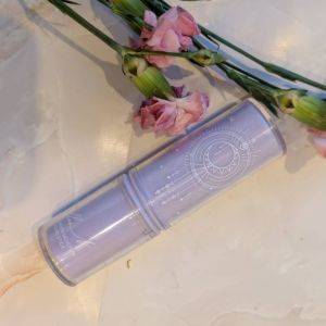 外でも手軽にうるおいをプラス♡持ち運びできるスティック型の美容液