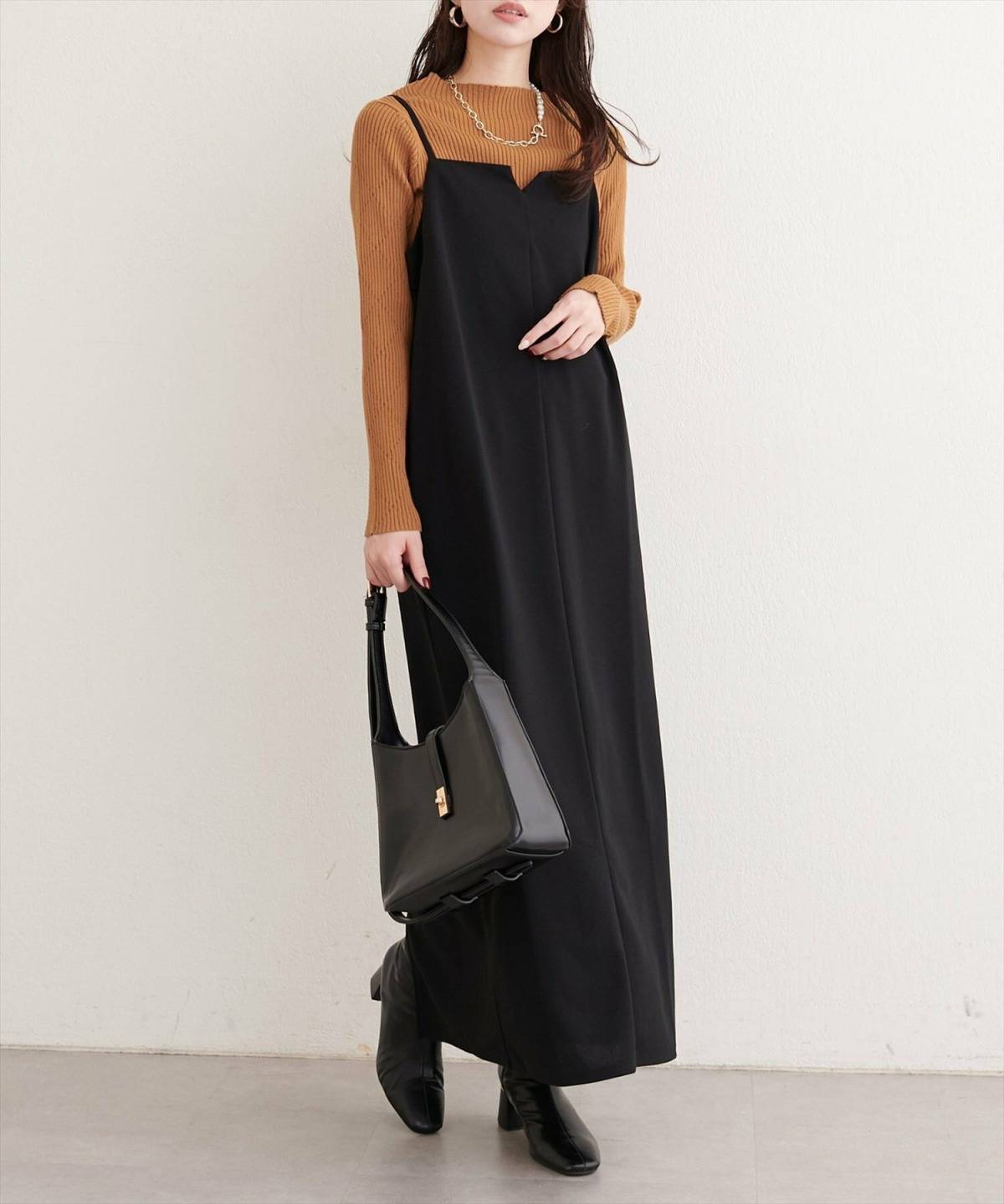 オレンジニットの秋冬コーデ キャミワンピース