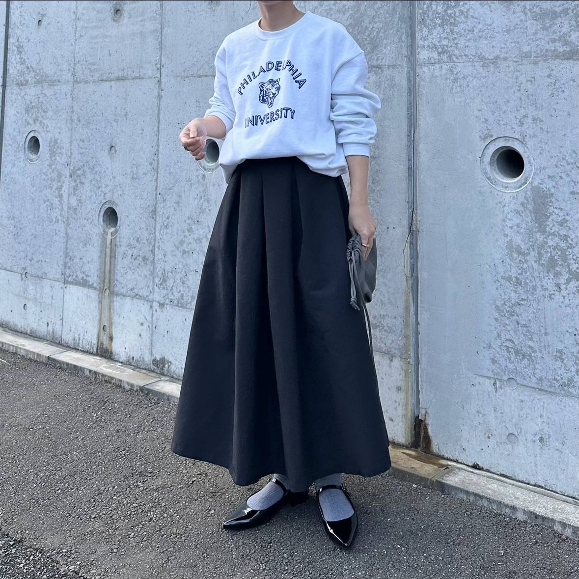 モノトーンコーデでメリハリを出す！