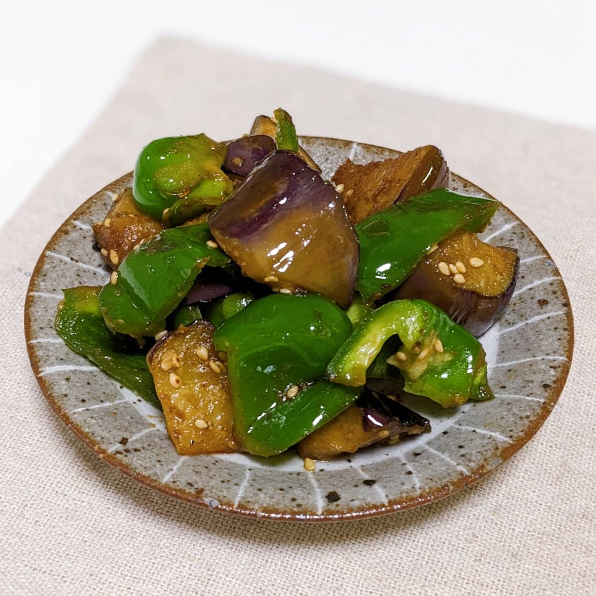 JAグループ公式の「茄子ピーマンの香り炒め煮」のレシピ