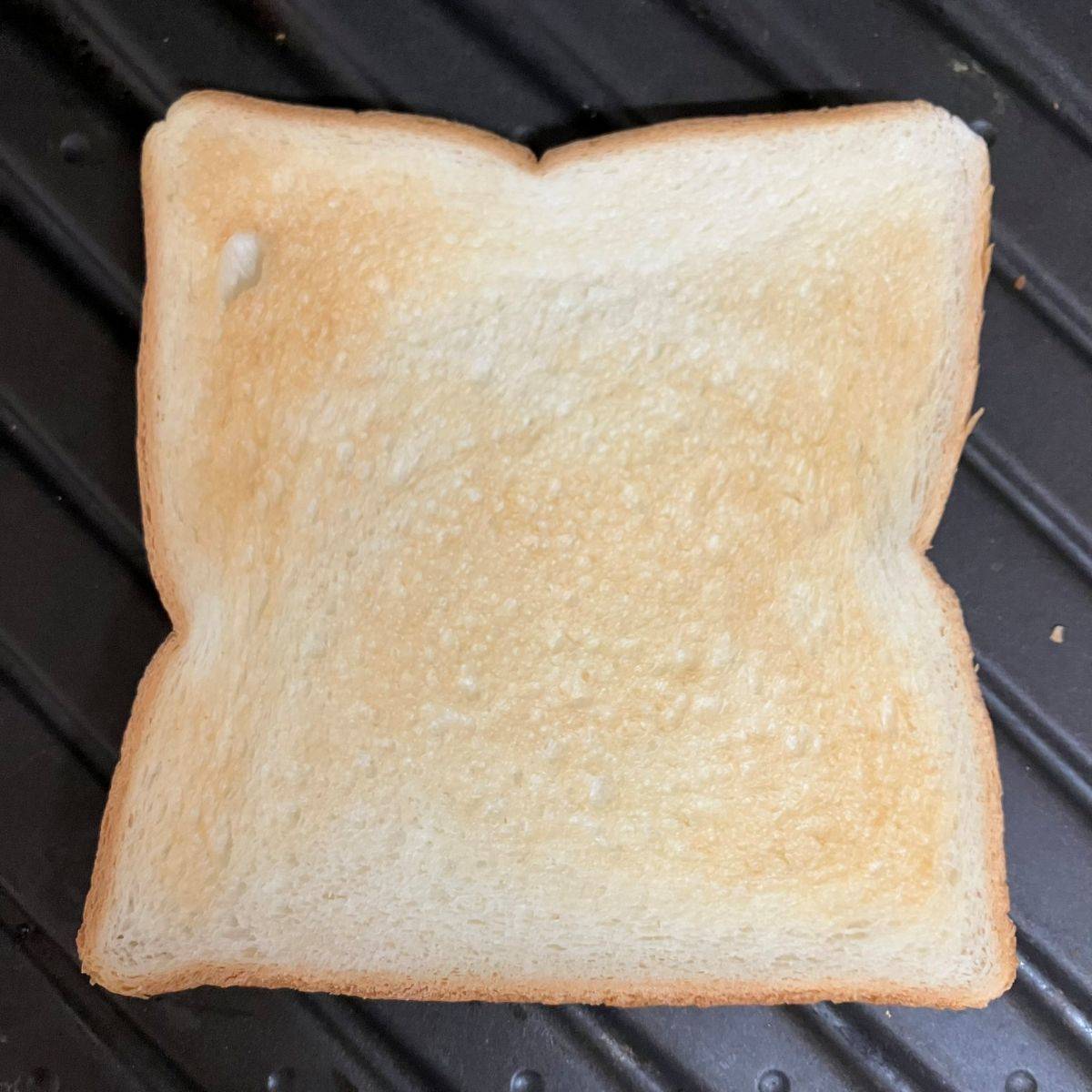 JAグループ公式の「小松菜とひじきのタルタルトースト」のレシピ