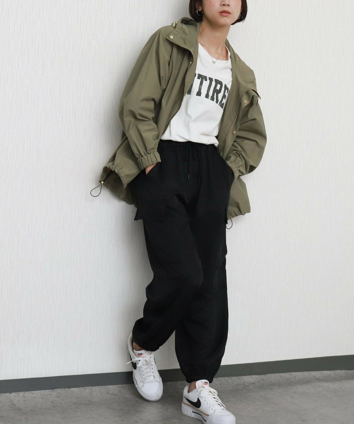 マウンテンパーカー×スウェットパンツコーデ 30代向けお花見