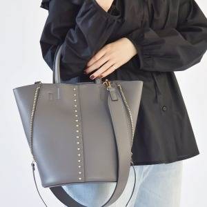 「たっぷり入る」「上品に垢抜ける」機能性抜群の大きめトートバッグ3選【2026年3月】