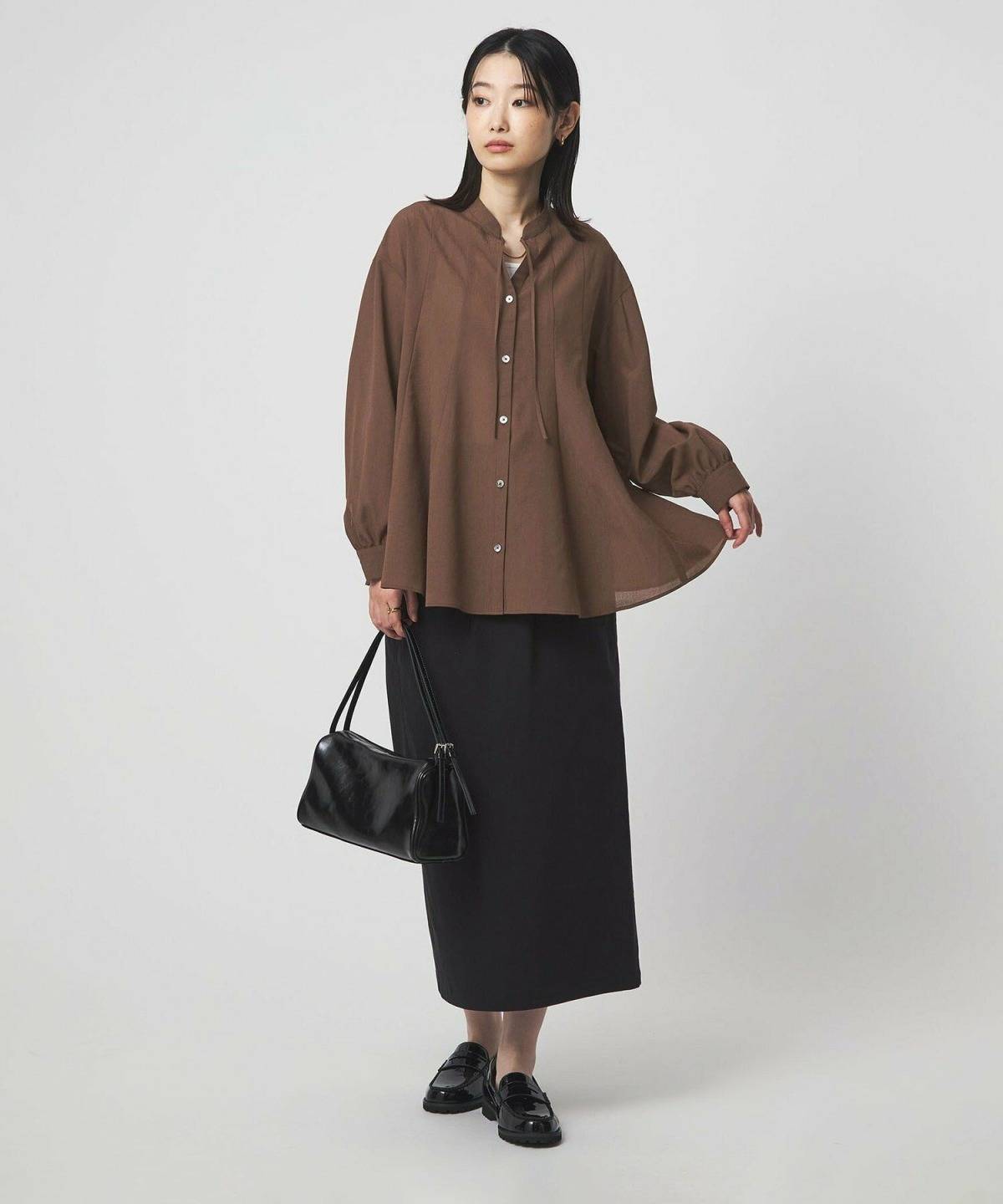 40代のお花見コーデ ブラウス スカート ローファー