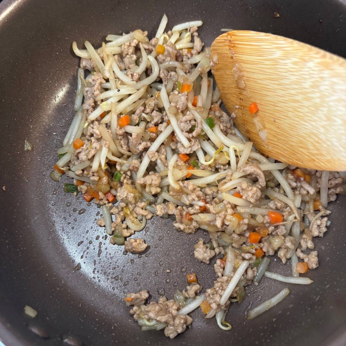 JAグループ公式の「もやしとひき肉入りオムレツ」のレシピ