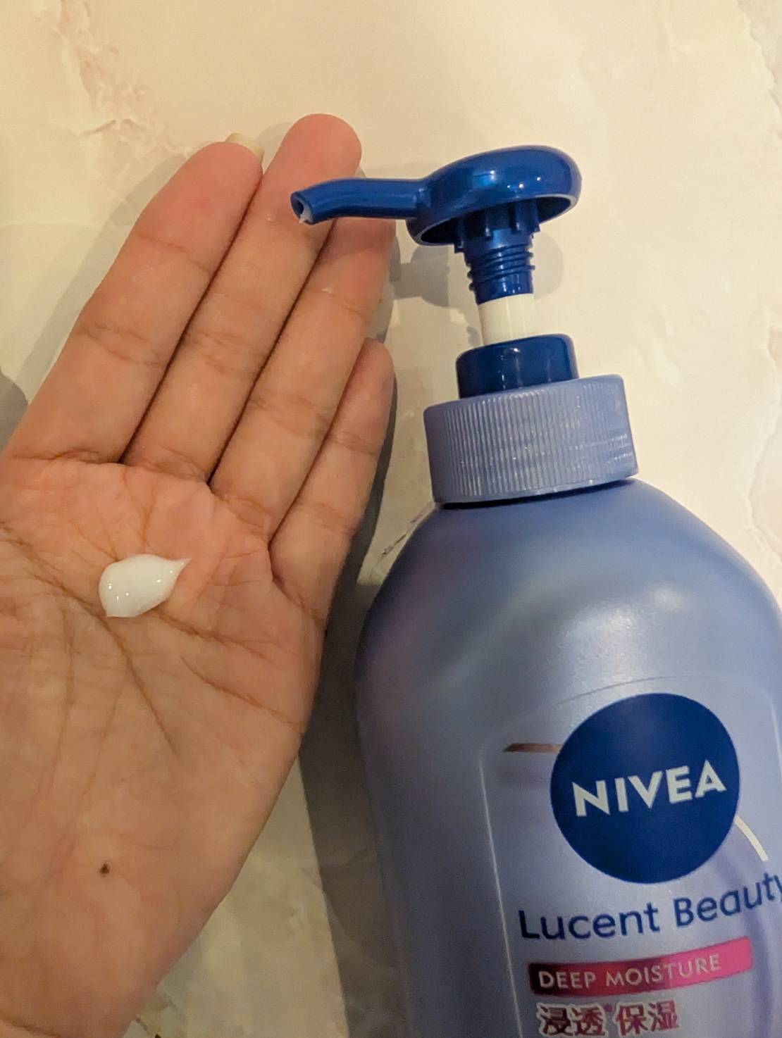 NIVEA(ニベア) ルーセントビューティ ディープモイスチャー 浸透保湿美容液ボディミルク