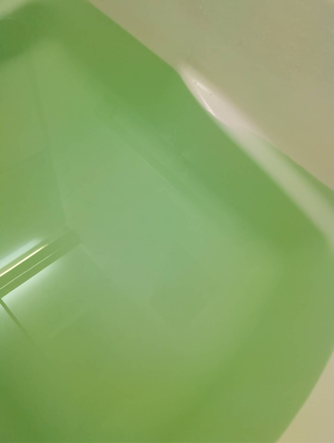 アビアントKをお湯に入れたバスタブ