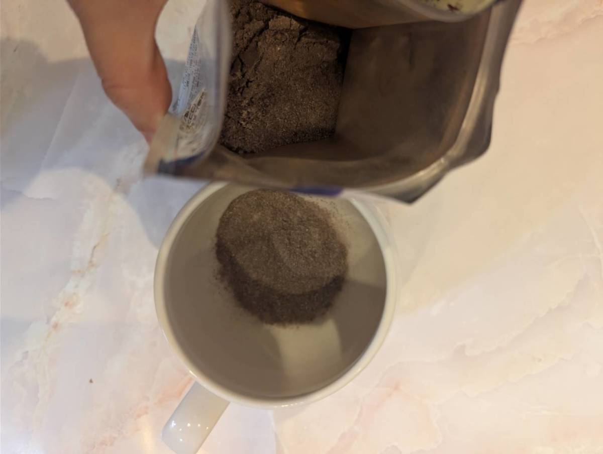 カップとバンホーテンの快眠ココア