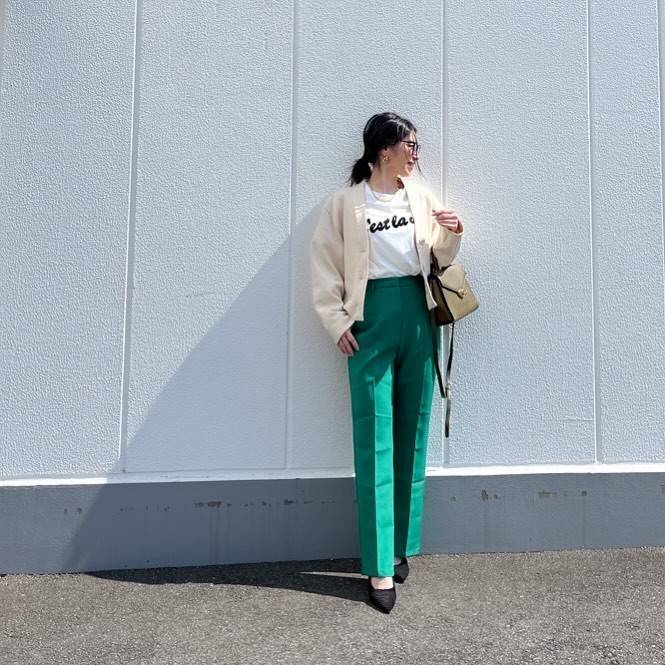 カラーパンツを主役にする！