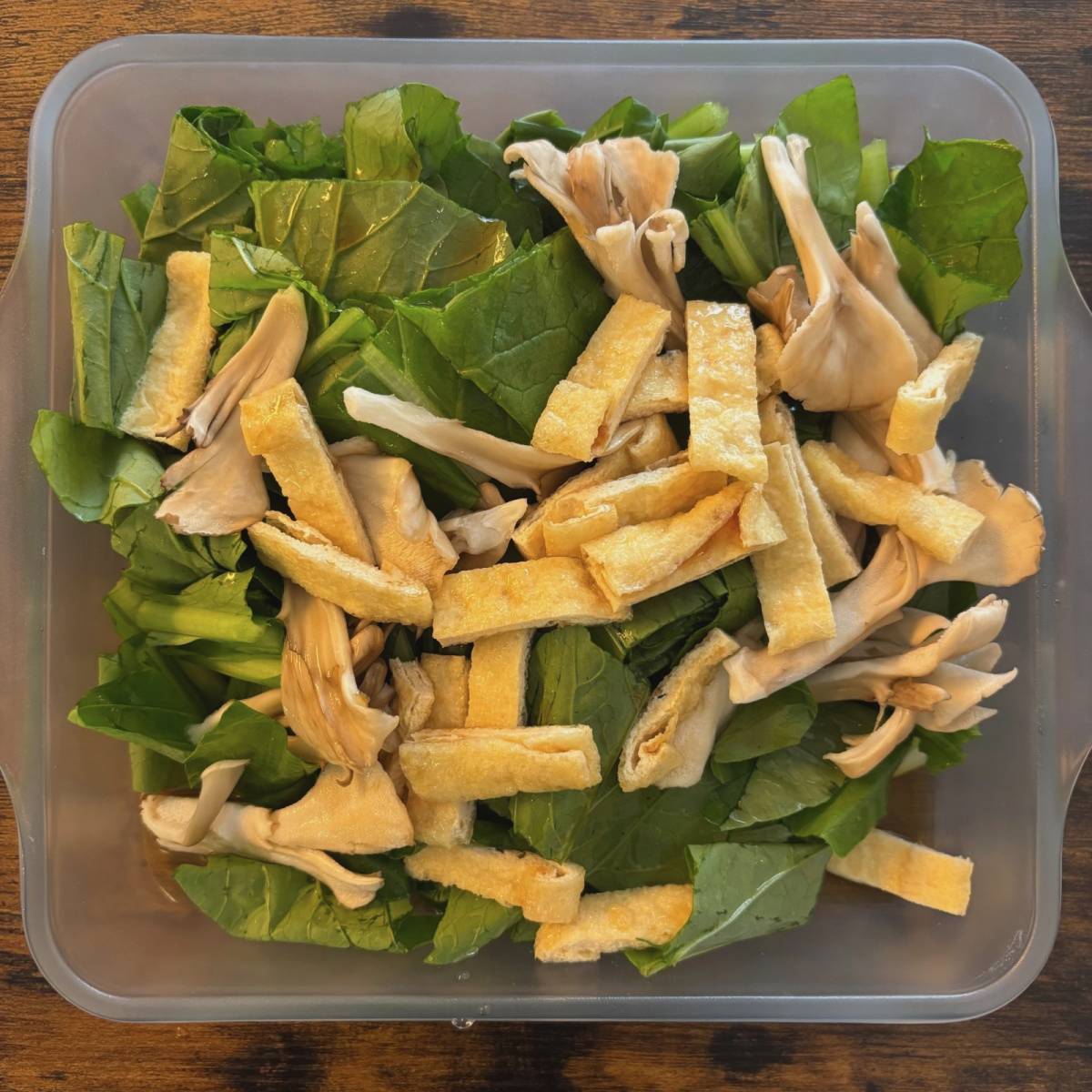 ヤマキ公式の「レンジで作る小松菜と油揚げの煮浸し」のレシピ