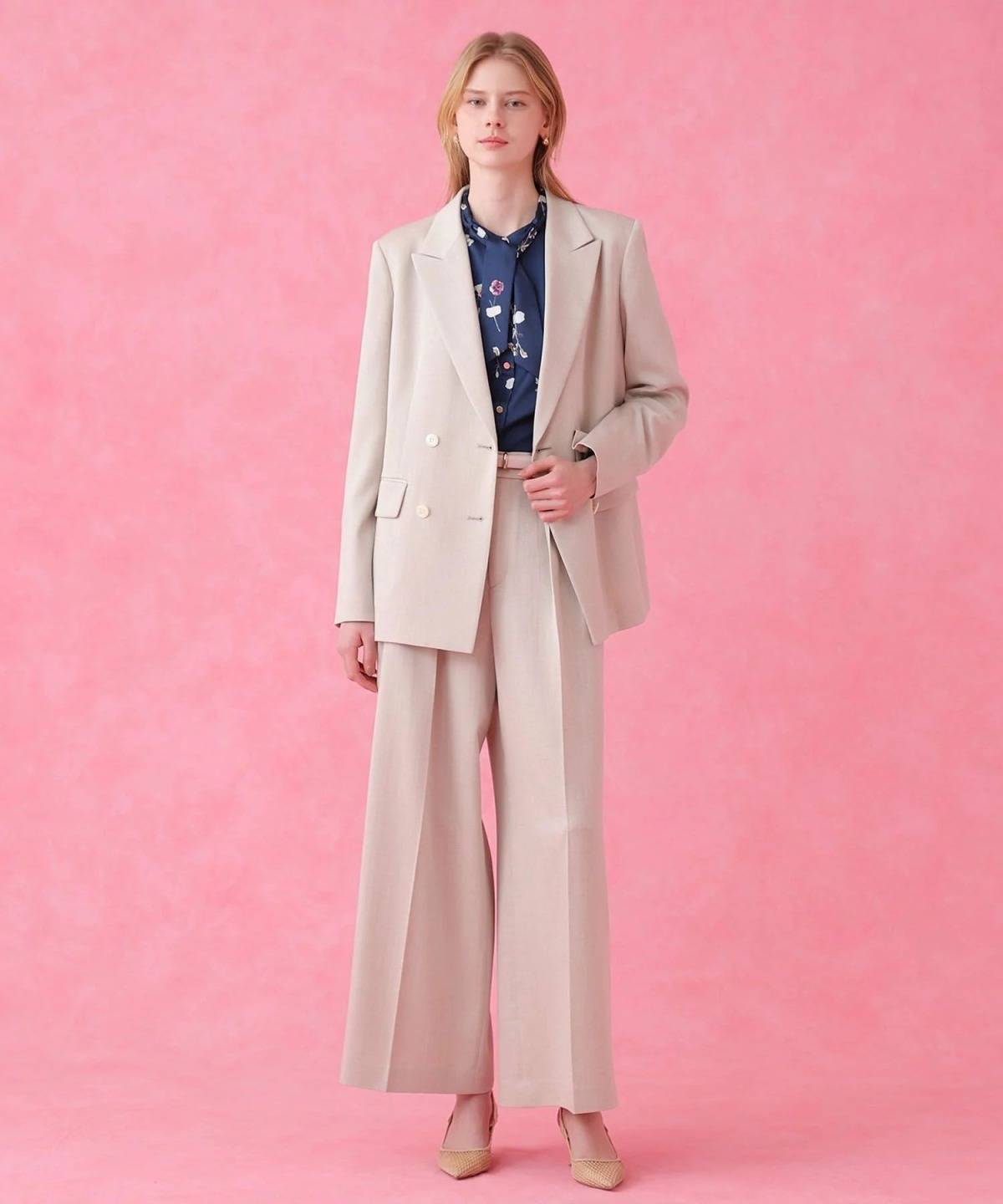 ピンクベージュの服のおすすめコーデ セットアップ