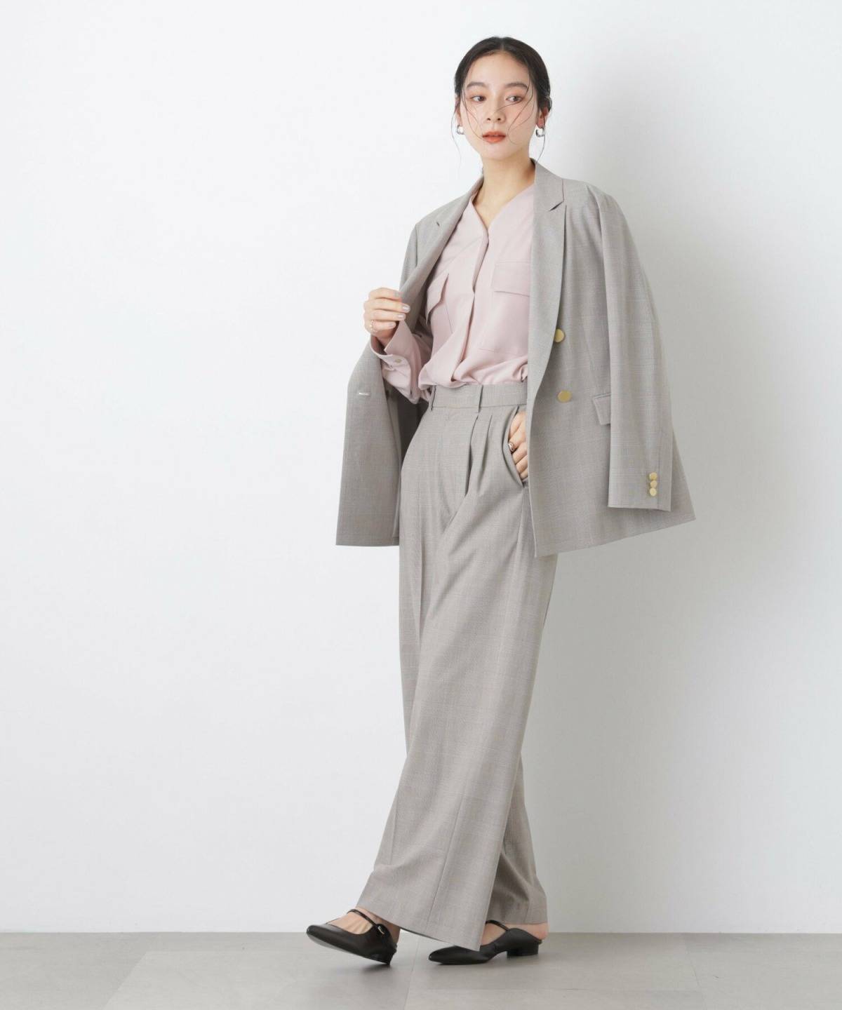 ピンクベージュの服のおすすめコーデ セットアップ