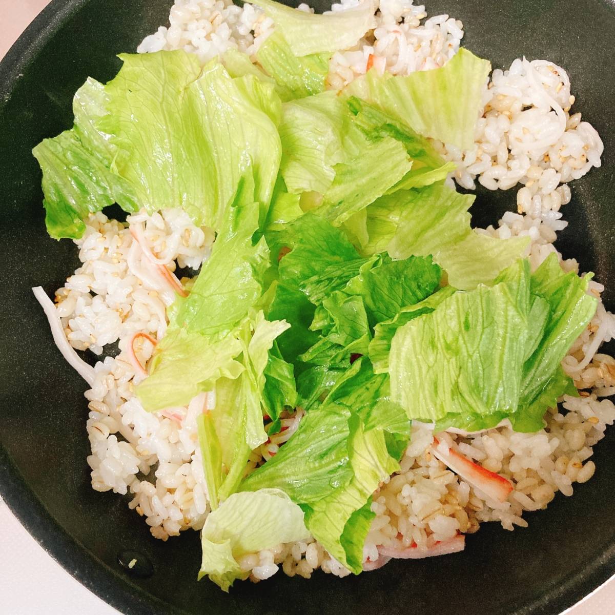 いちまさ公式の「玄米とカニかまのレタスチャーハン」のレシピ