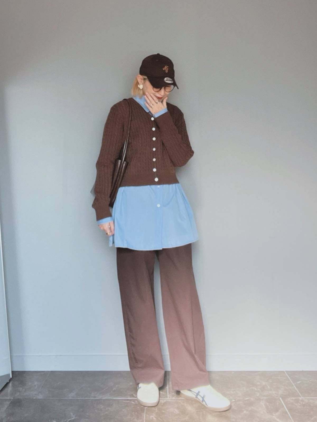 ロングシャツ×ショート丈カーディガンの重ね着