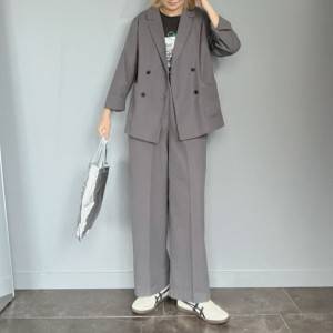 【2026年3月】50代はマネしてみて！センスいい大人のパンツコーデ5選