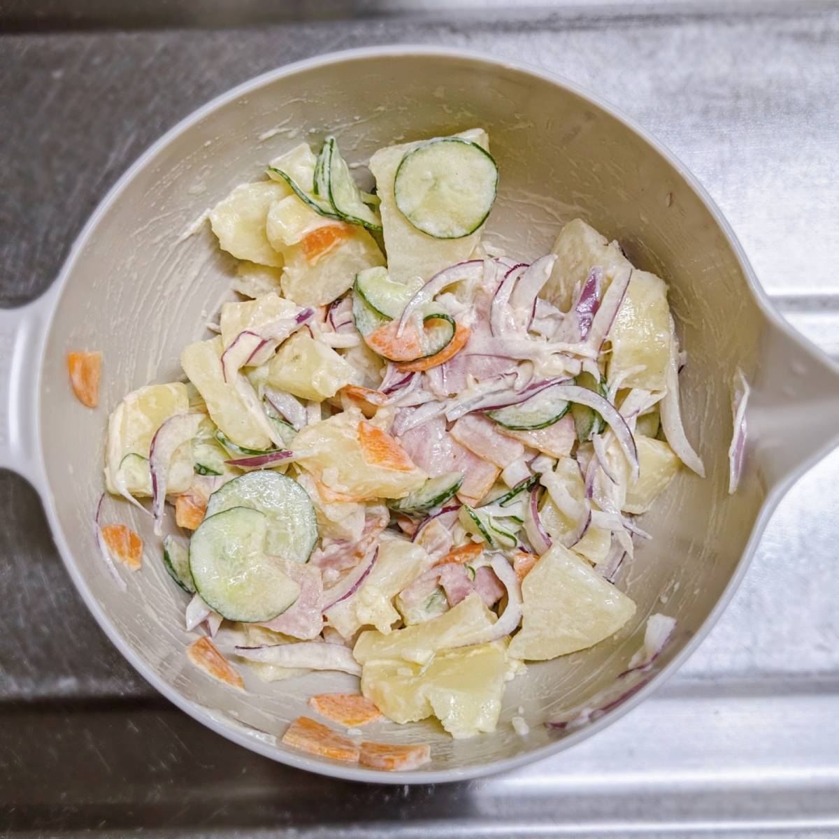 JAグループ公式の「ジャガ人参きゅうりのマヨ辛子ベーコンサラダ」のレシピ