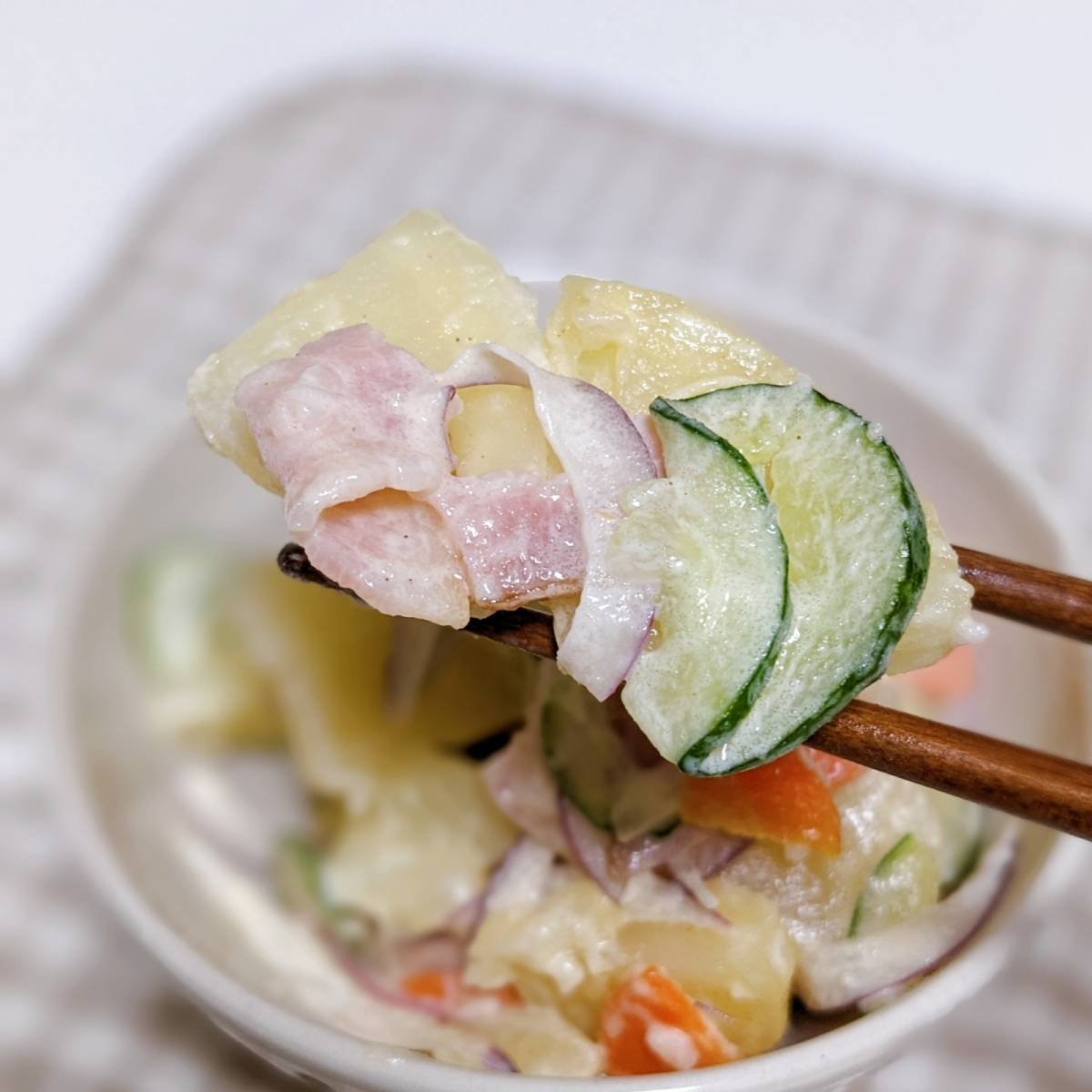 JAグループ公式の「ジャガ人参きゅうりのマヨ辛子ベーコンサラダ」のレシピ