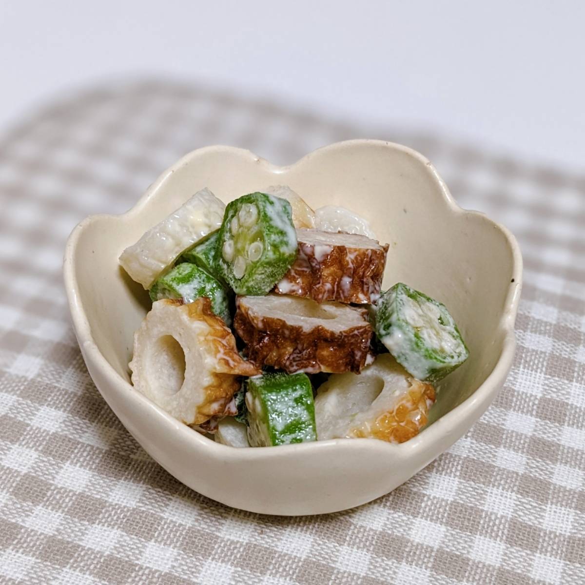 ニッスイ公式の「活ちくわとオクラのわさびマヨネーズ和え」のレシピ