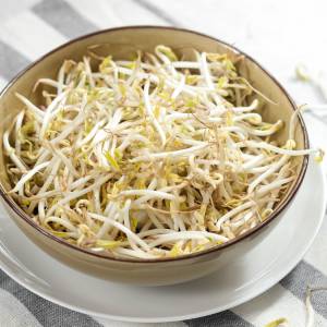 実はレンチンして和えるだけ。「もやし×めんつゆ」を使った簡単レシピ